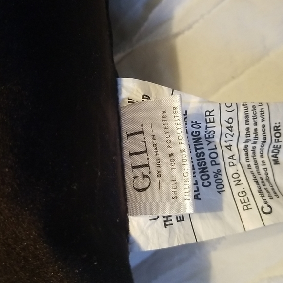 GILI by Jill Martin 18 x 18 pillow. - Picture 5 of 8